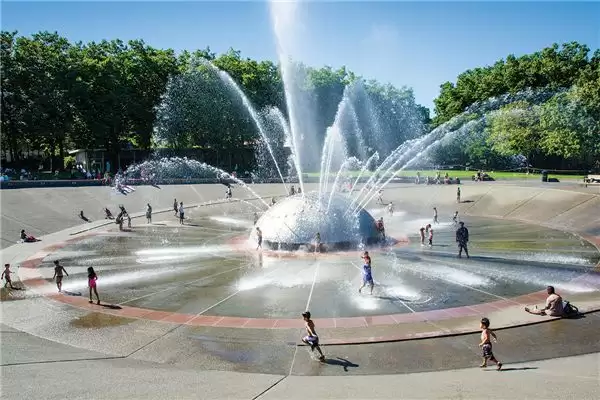 Be Careful Of The Outdoor Square Water Fountains 3 Be Careful Of The Outdoor Square Water Fountains2