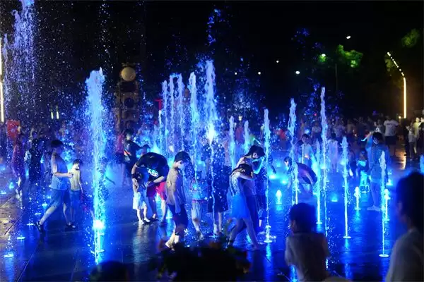 Chenhua Square Dry Deck Musical Fountain Completed Successfully1